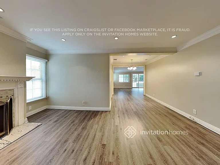 2906 N Frederic St — Photo 3