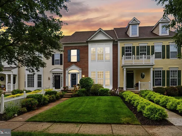 175 Pipers Inn Dr, Fountainville, PA 18923