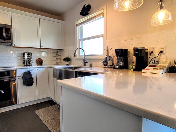 Modern style kitchen