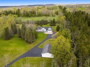 N5130 Country Ln, Saukville, WI 53080