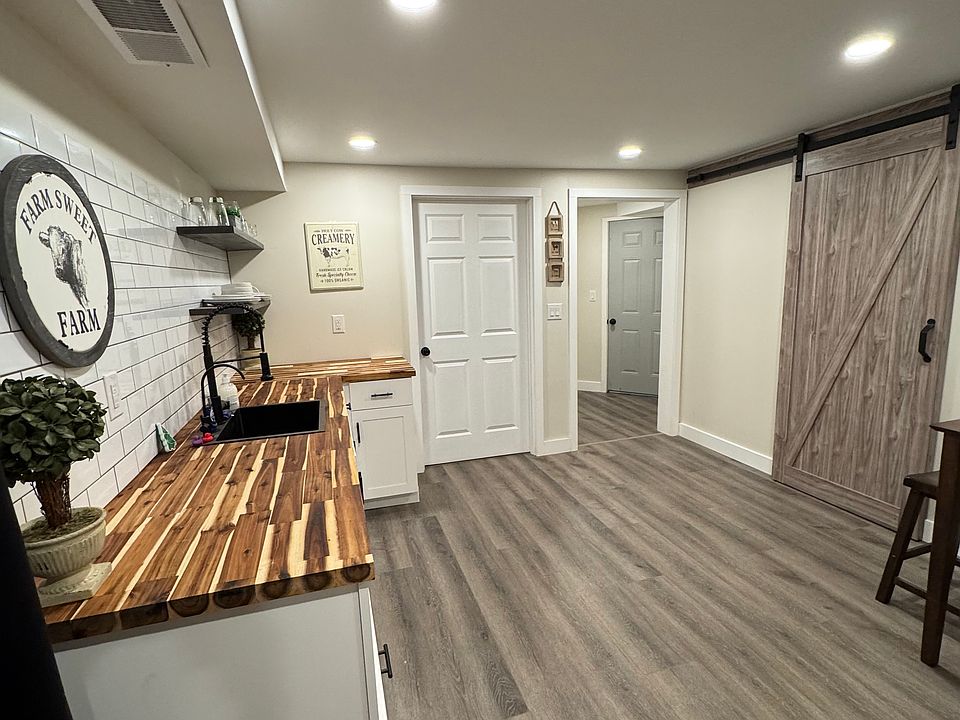 2nd image of 3425 Sharon Dr