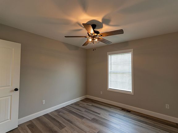 4th image of 3801 Humber Rd