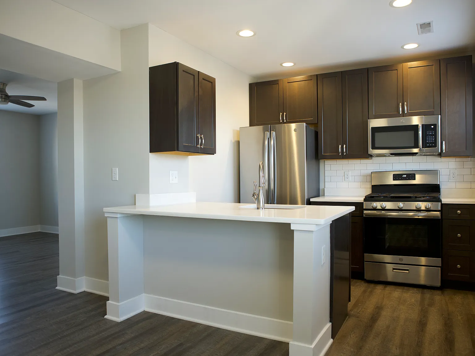 2 bed, 950 sqft, $1,500 — Photo 3