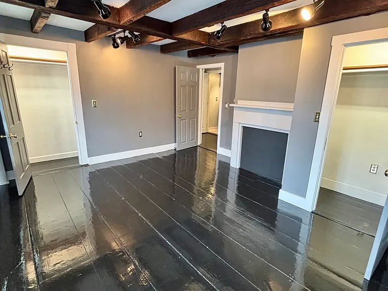 11-13 Elm St #11 — Photo 15