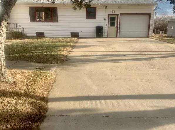 71 3rd St SE, Beach, ND 58621