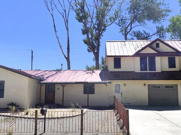 30 Penrose Dr, Yerington, NV 89447