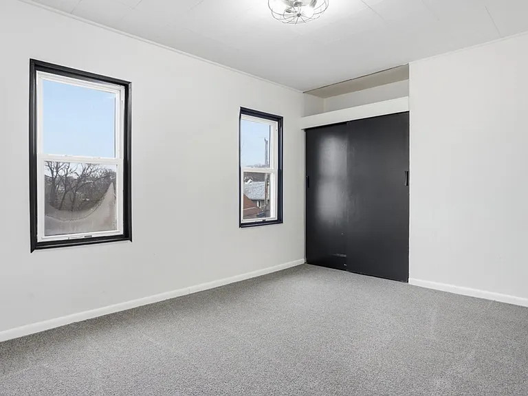 2512 Franklin St — Photo 2