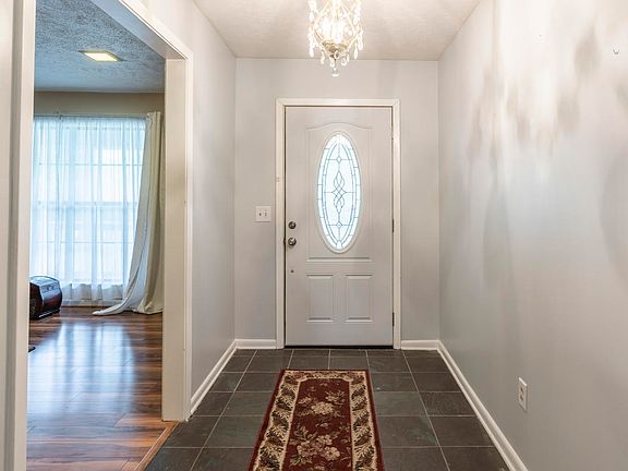 4th image of 203 W Williamsburg Dr