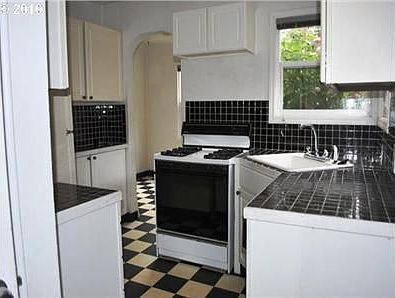 3rd image of 3312 Grand Blvd