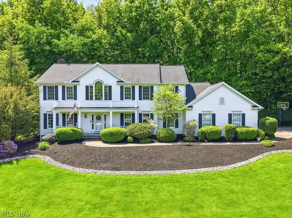11245 Wellington Dr, Chardon, OH 44024