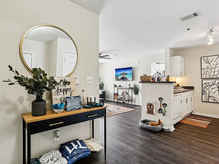 6-web-or-mls-University Ave-S2210-006