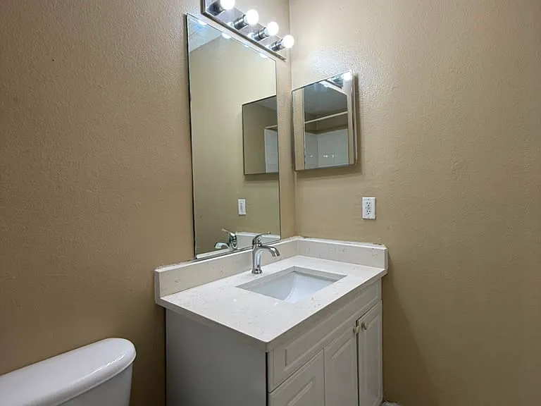 709 Orchid Dr #B — Photo 8