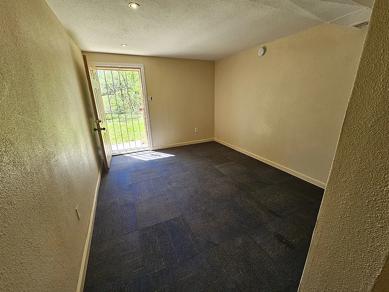 3147 Cleveland Ave — Photo 38
