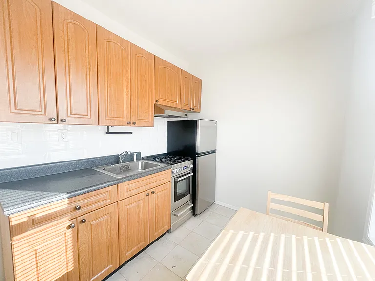 22-26 36th St #2A — Photo 7