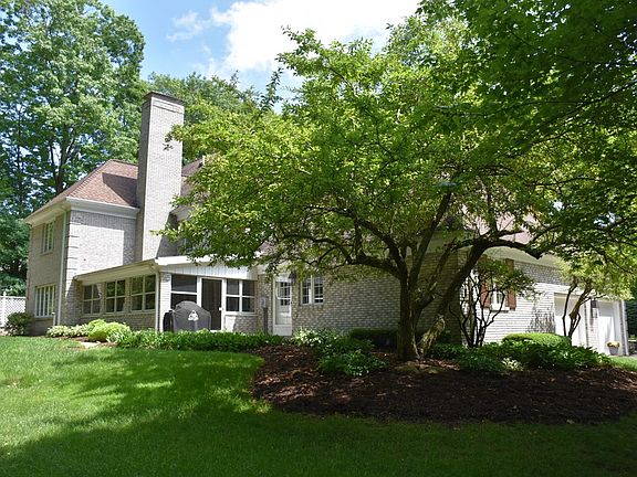 5th image of 363 Edgewood Dr