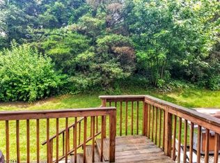 40 Village Dr #402, Hamburg, NJ 07419