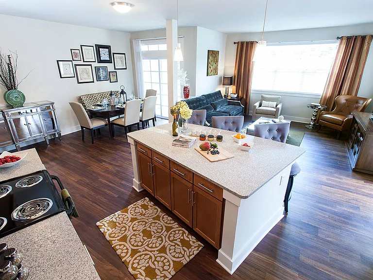 Solana Apartments — Photo 7
