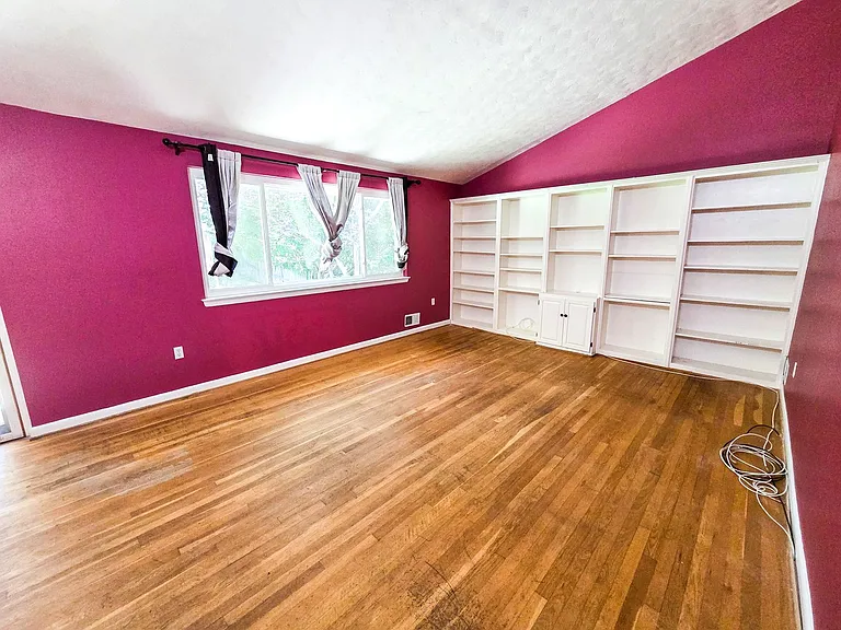 305 Hillsboro Dr — Photo 10