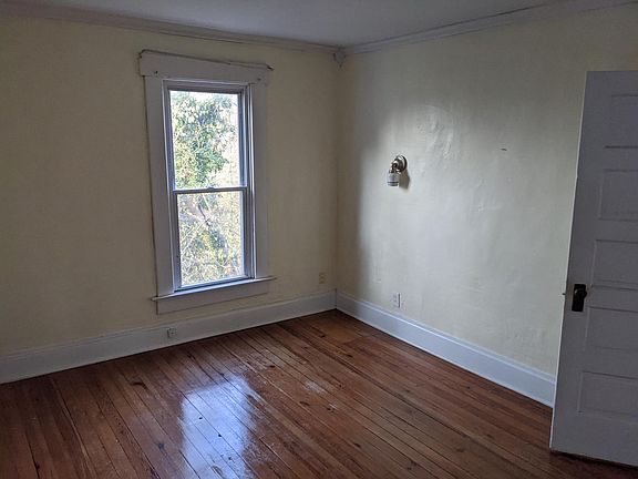 5th image of 32 E Arcadia Ave