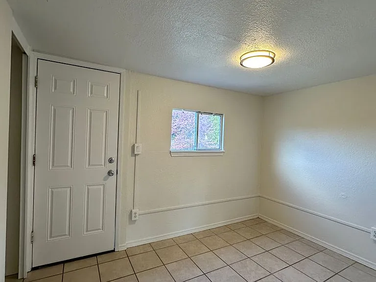 809 Willard Ave — Photo 9