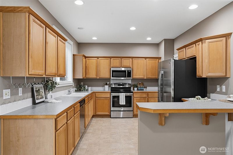 3rd image of 1447 Cherry Avenue