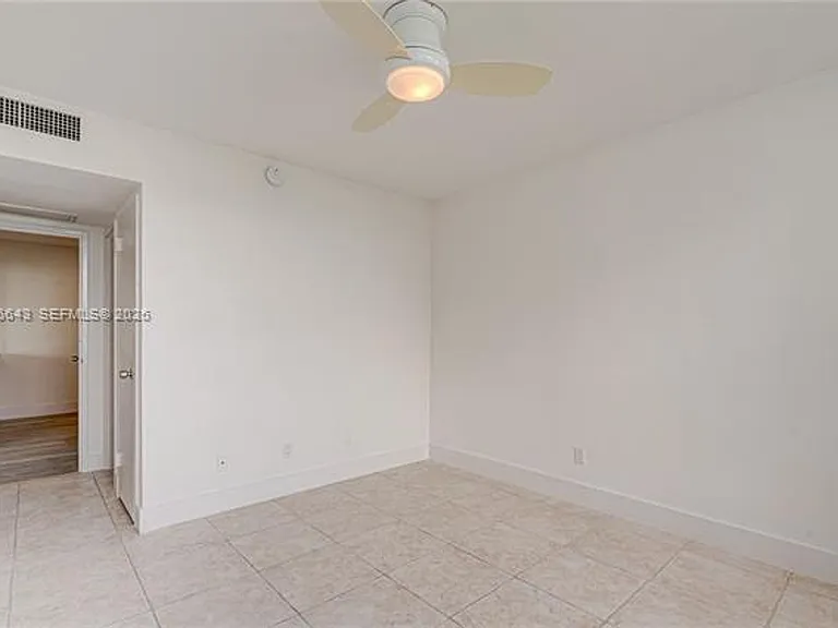 5161 Collins Ave #516 — Photo 27