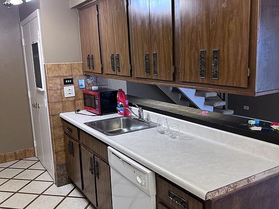 3rd image of 1574 Quaker Ln #172B