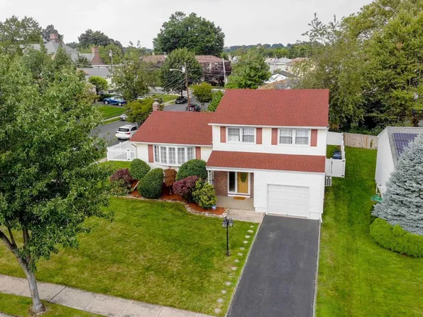 88 Thanksgiving Ln, Clifton, NJ 07013