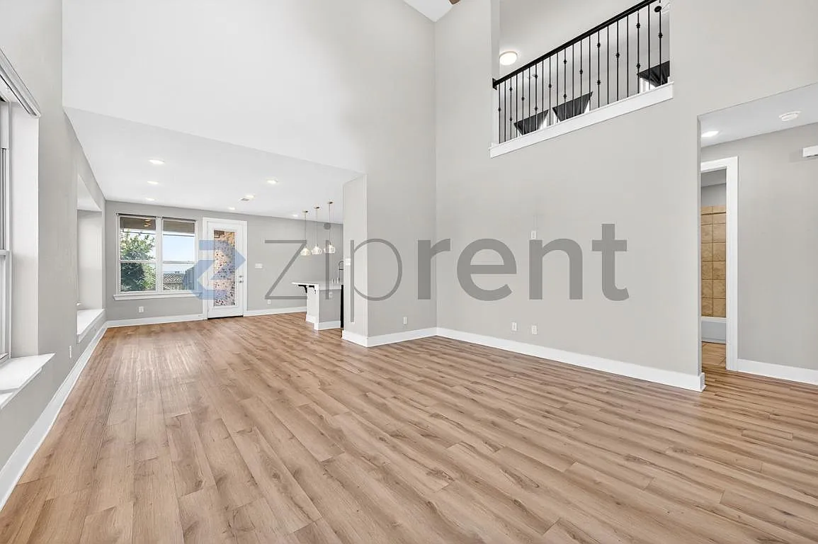 5 bed, 2594 sqft, $3,000 — Photo 4