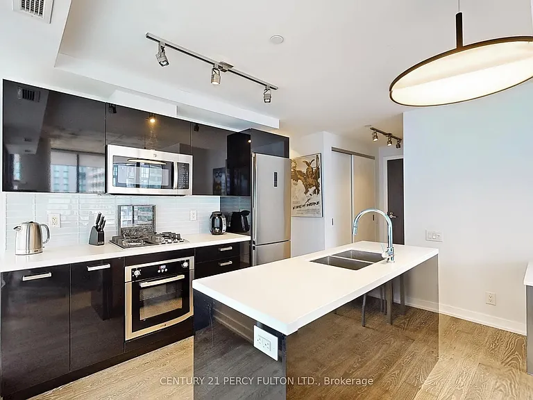 11 Charlotte St #1707 — Photo 8