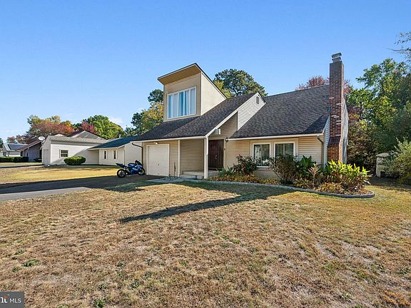3rd image of 43 Eastmont Ln