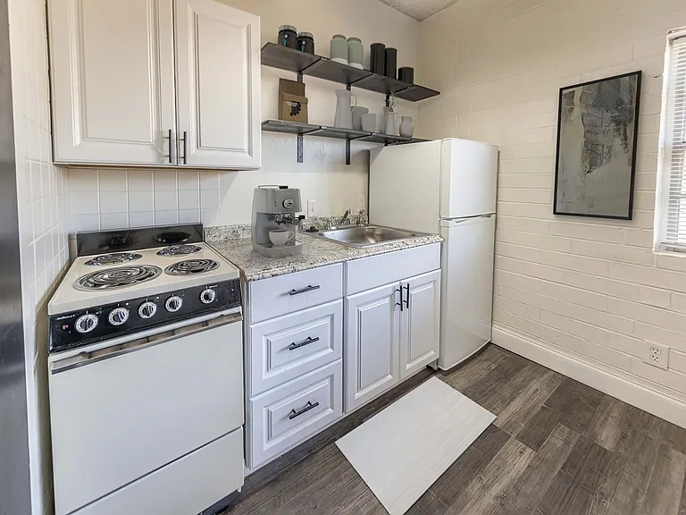 2601 York Ave — Photo 1