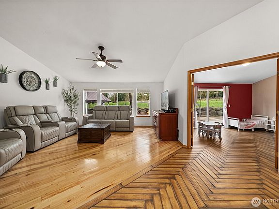 5th image of 36421 80th Avenue E
