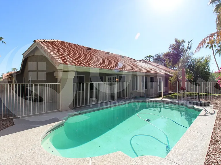1560 W Kent Dr — Photo 23