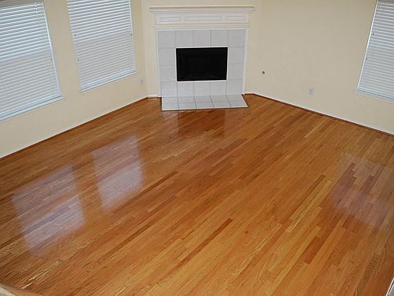 3rd image of 5318 Linden Chase Ln