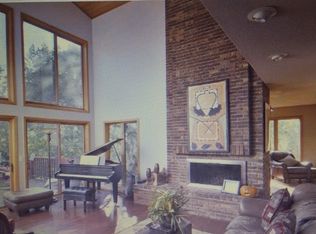 1221 Bluff Creek Dr, Chaska, MN 55318