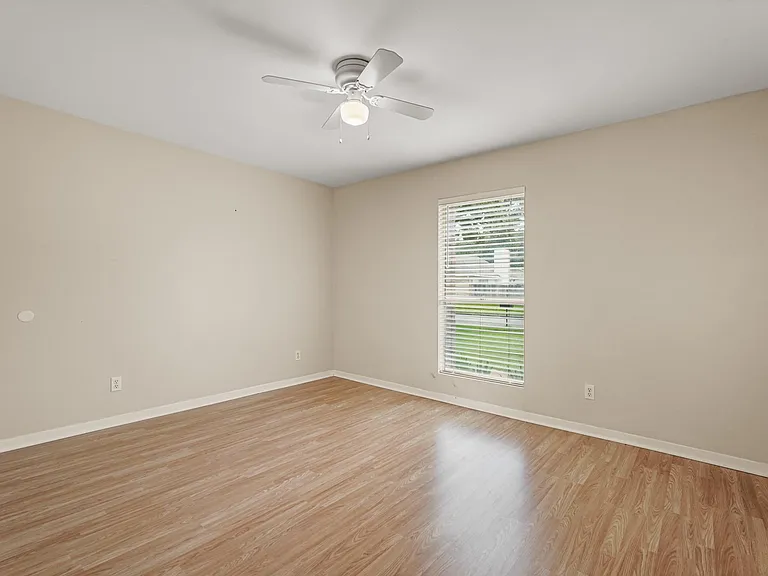 2911 Garden Ln — Photo 16