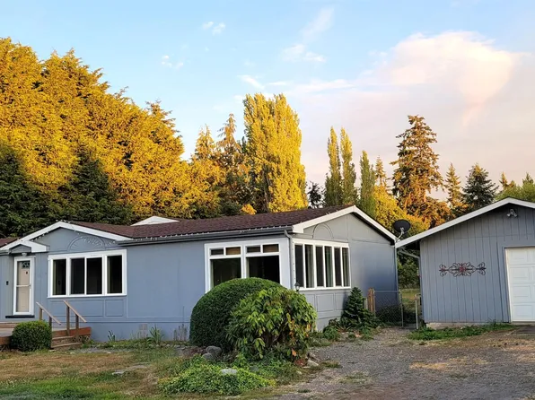 202 Leisure Ln, Port Angeles, WA 98362