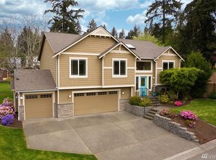 7516 NE 203rd St, Kenmore, WA 98028