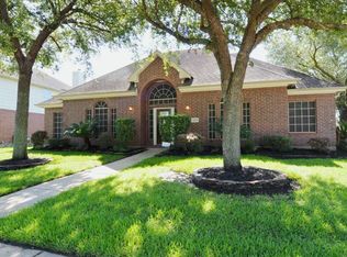2425 Dixie Woods Dr, Pearland, TX 77581