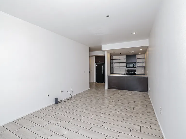 10 N Greenwood Ave — Photo 3