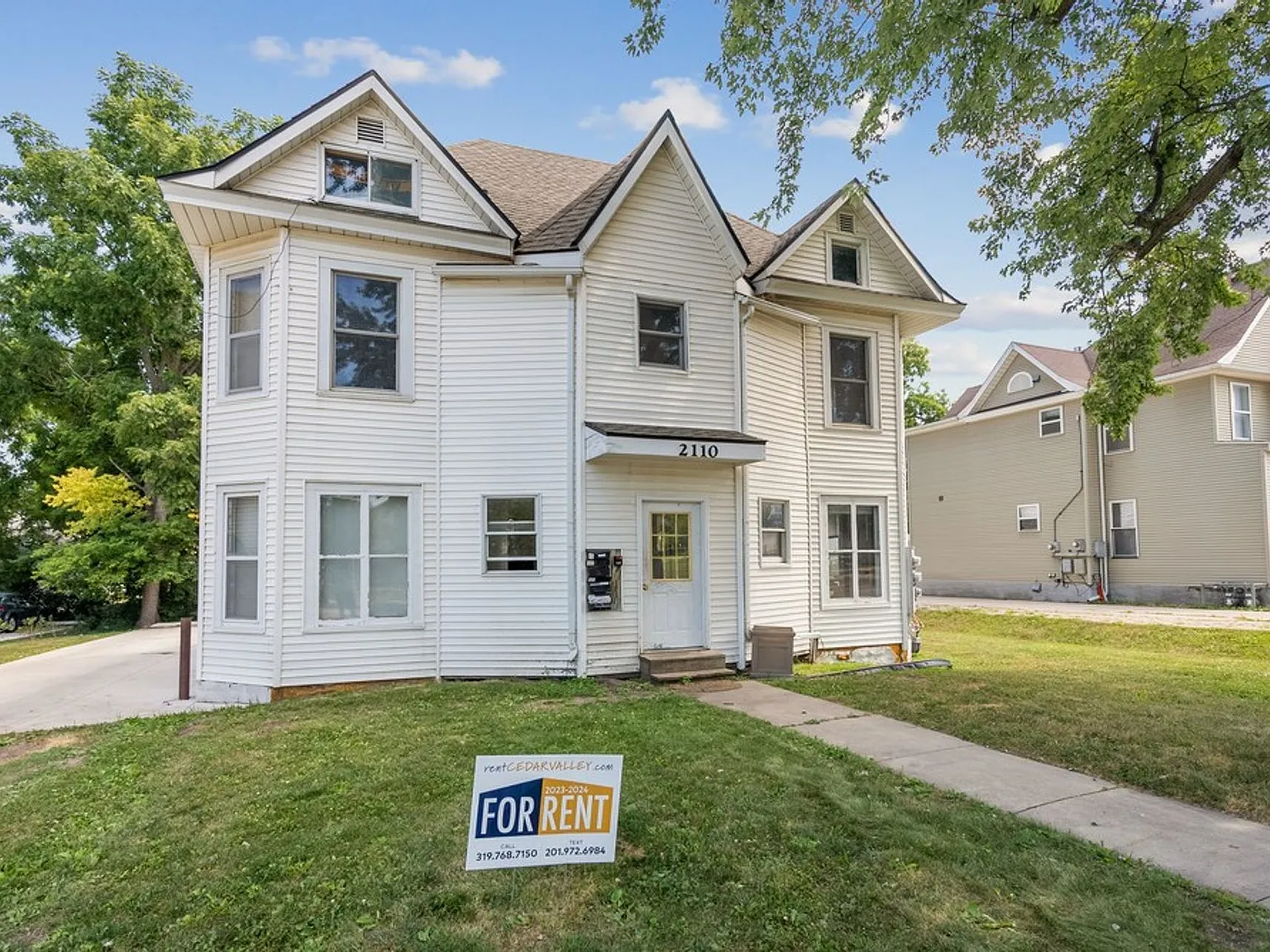 2110 College St - Cedar Falls — Photo 1