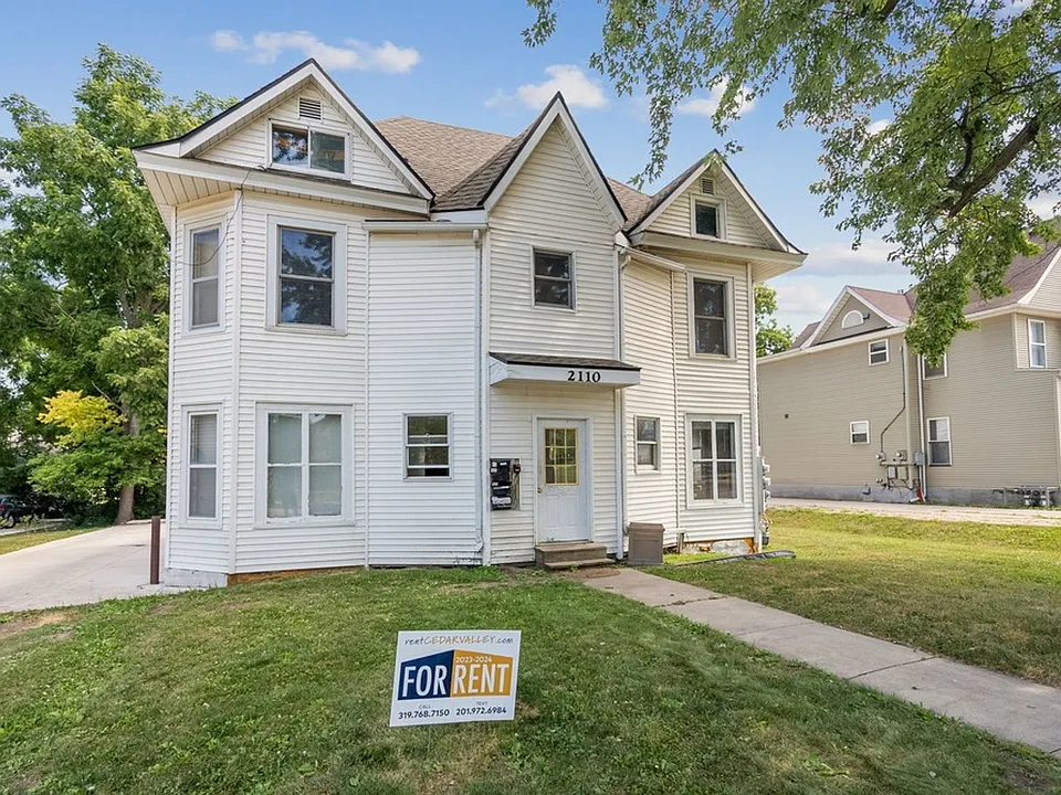2110 College St - Cedar Falls