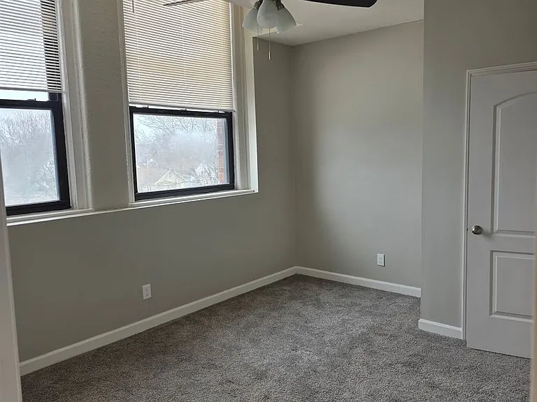 Come Home to Peterson Square Apartments — Photo 27