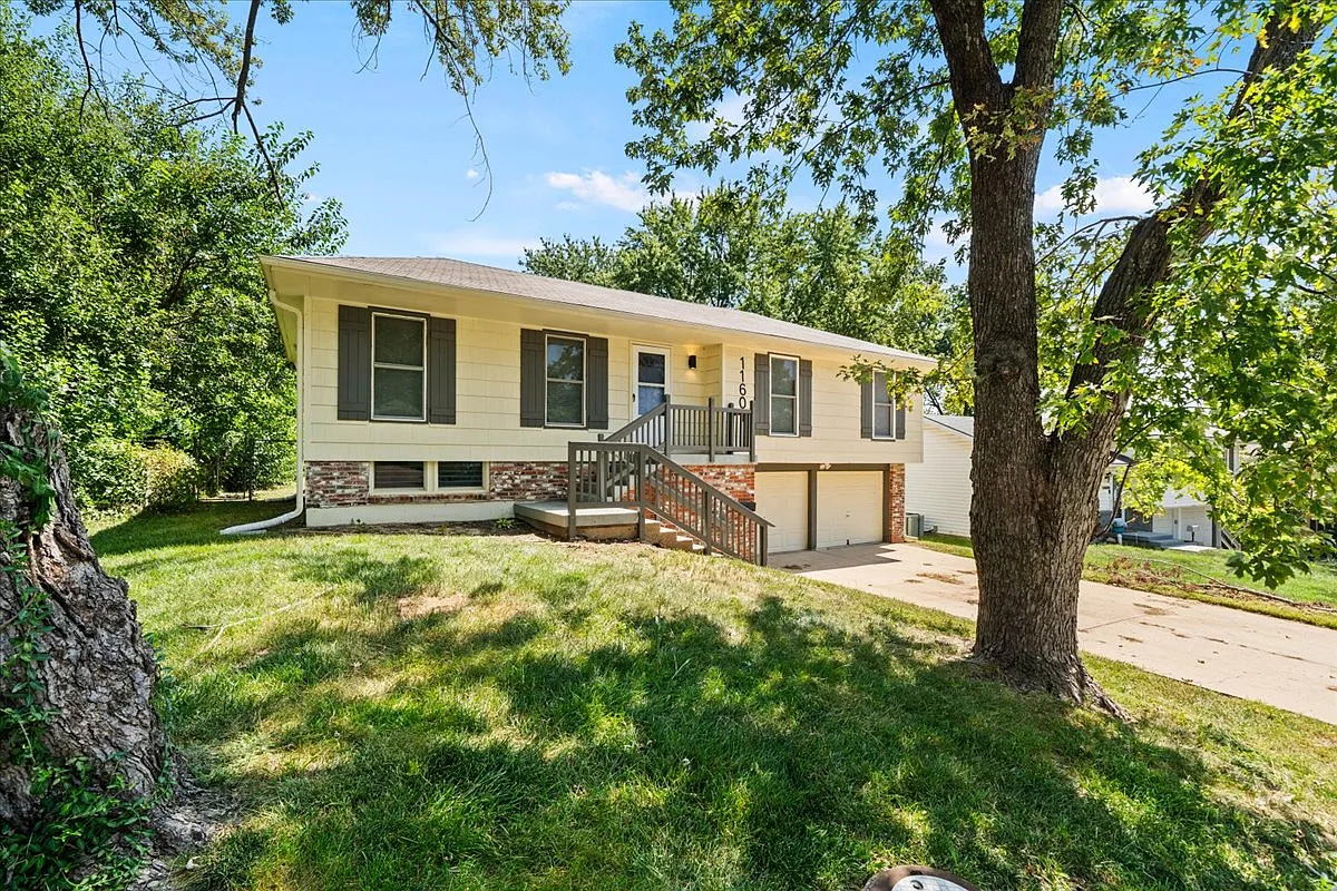 3 bed, 1828 sqft, $1,899 — Photo 2