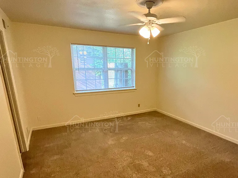 900 Olmstead St — Photo 8