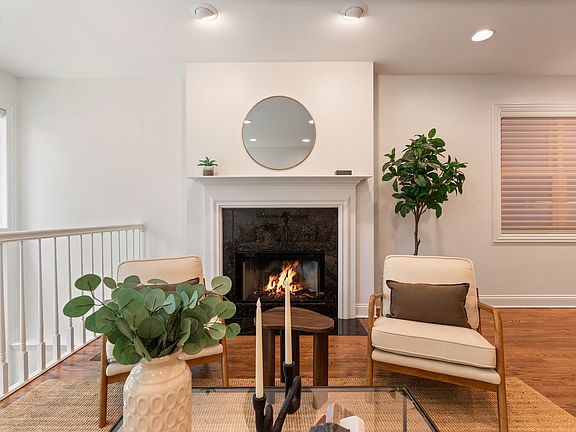4th image of 2043 N Bissell St #1
