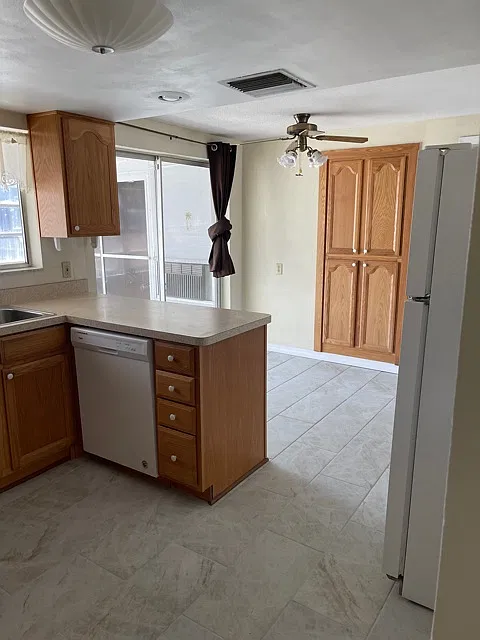 3 bed, 876 sqft, $1,495 — Photo 4