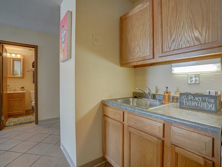 Inez Apartments — Photo 19