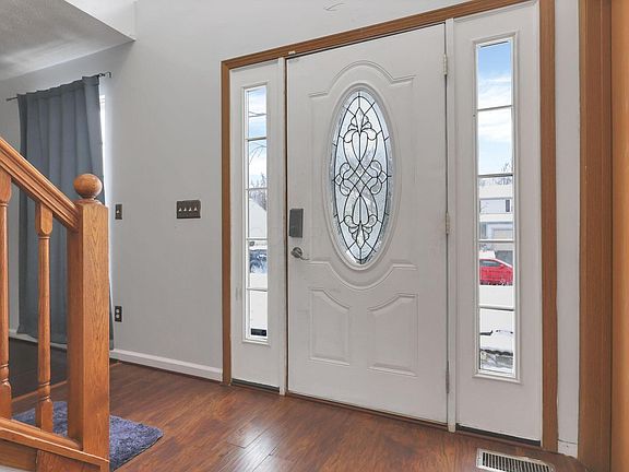 3rd image of 8465 Reynoldswood Dr